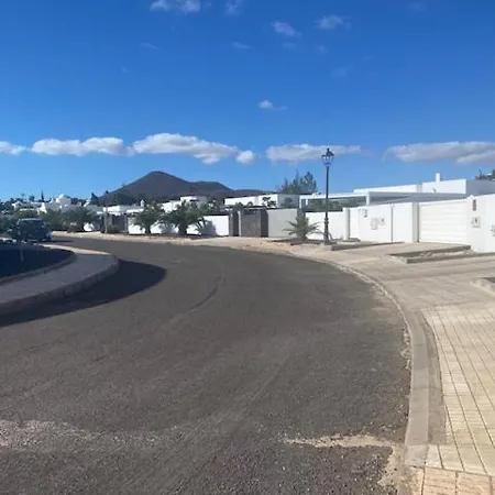 Costa Teguise 3 Bed Villa With Sea View On The Golf Estate Вилла