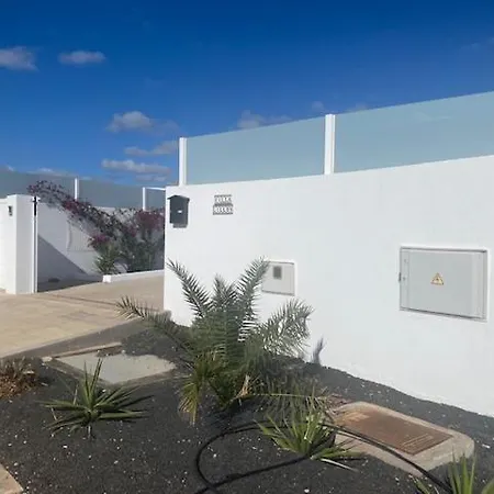Вилла Costa Teguise 3 Bed Villa With Sea View On The Golf Estate
