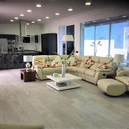 Вилла Costa Teguise 3 Bed Villa With Sea View On The Golf Estate