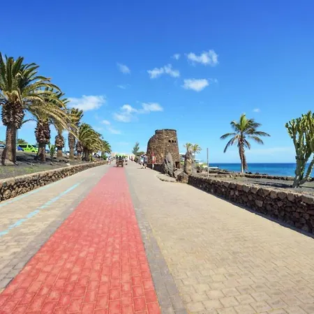Вилла Costa Teguise 3 Bed Villa With Sea View On The Golf Estate Тегисе