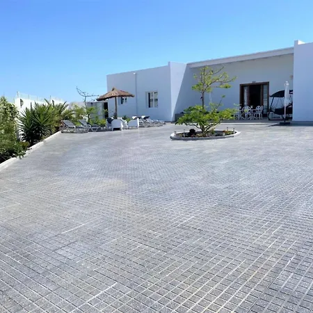 Costa Teguise 3 Bed Villa With Sea View On The Golf Estate Вилла