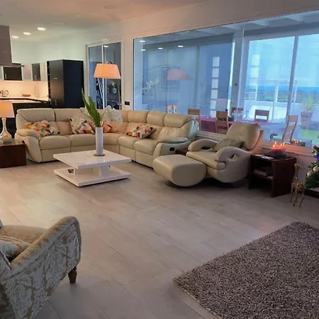 Вилла Costa Teguise 3 Bed Villa With Sea View On The Golf Estate