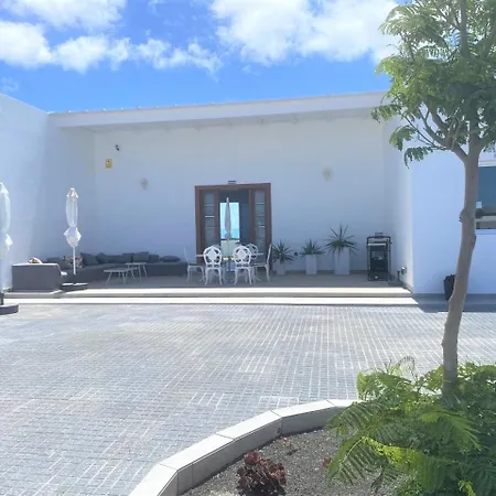 Вилла Costa Teguise 3 Bed Villa With Sea View On The Golf Estate *