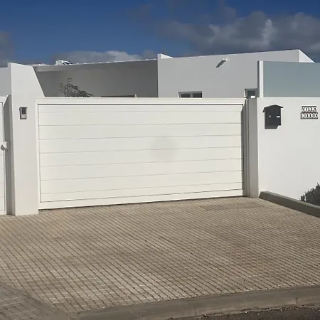 Вилла Costa Teguise 3 Bed Villa With Sea View On The Golf Estate