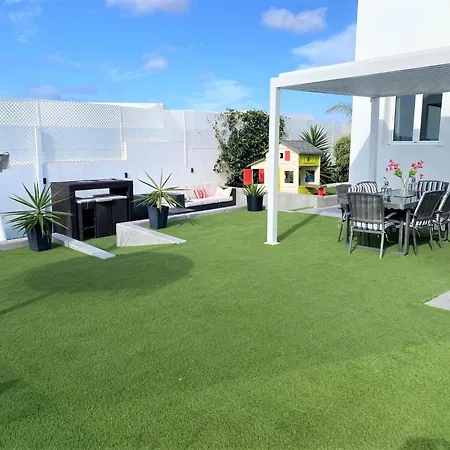Costa Teguise 3 Bed Villa With Sea View On The Golf Estate Вилла