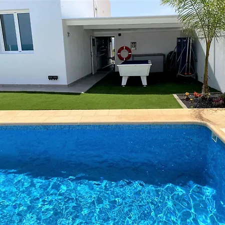 Вилла Costa Teguise 3 Bed Villa With Sea View On The Golf Estate Тегисе
